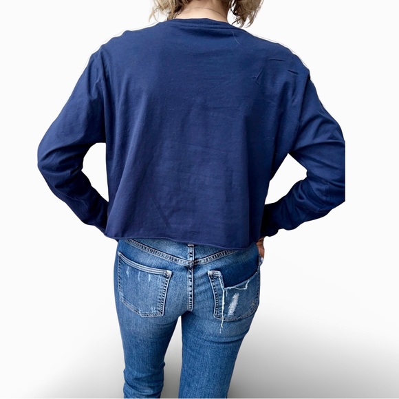 Women's Aritzia TNA Cropped Navy with Racer Stripe on Sleeve size Small - Picture 8 of 9